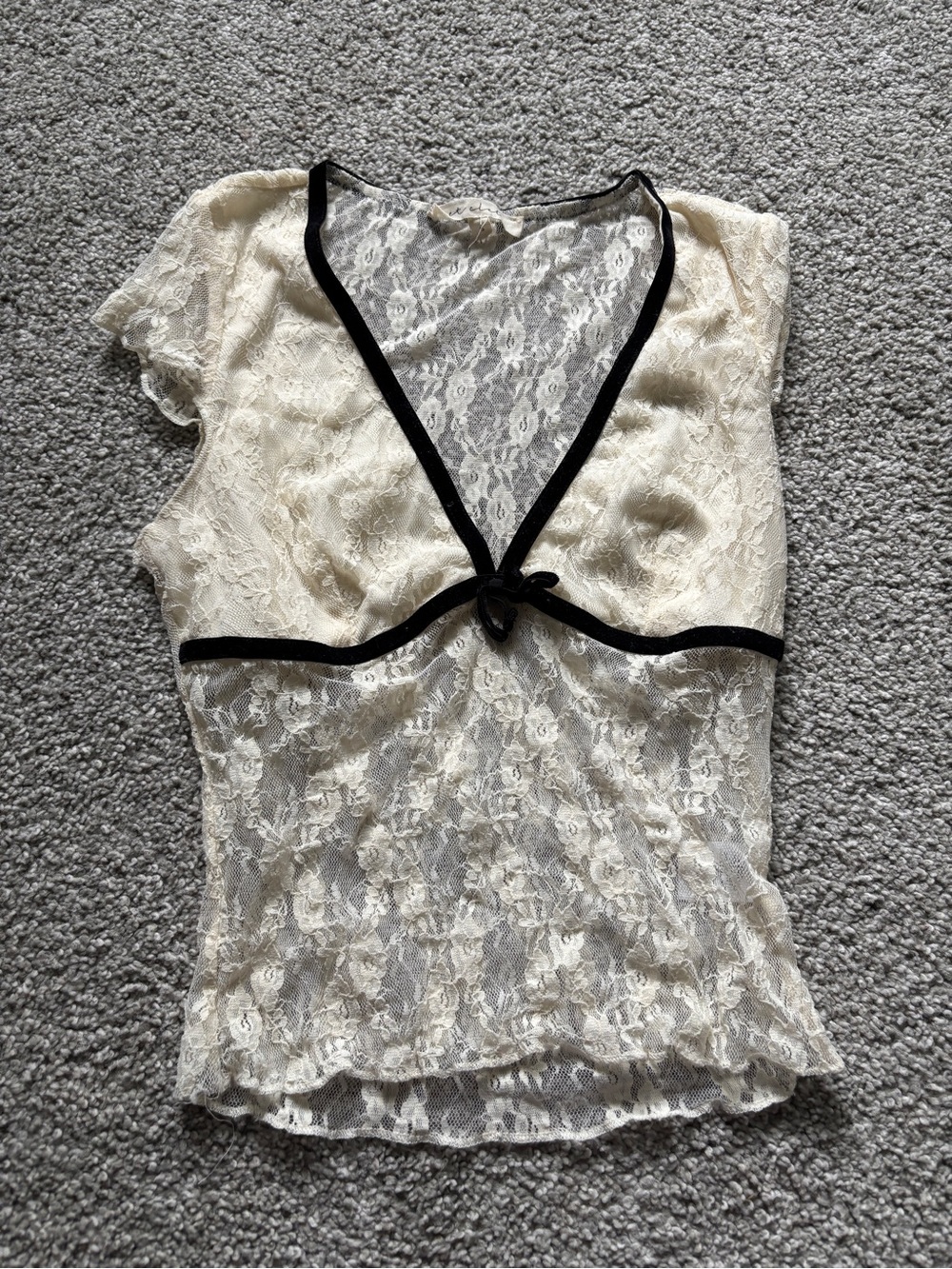 Et Clet Lace Top with Black Trim